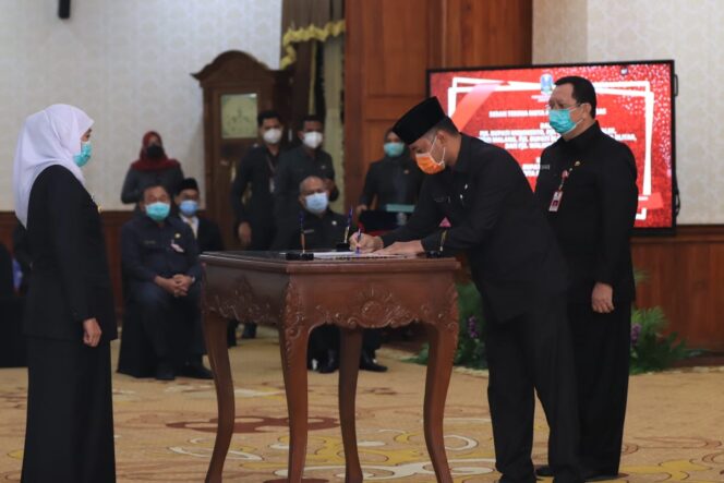
Serah Terima Pelaksanaan Tugas Pjs Walikota kepada Wali Kota Pasuruan Berlangsung dengan Prokes Ketat