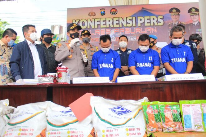 
Polres Pasuruan Amankan 35 Ton Benih Jagung Merk Bisi 18 Palsu
