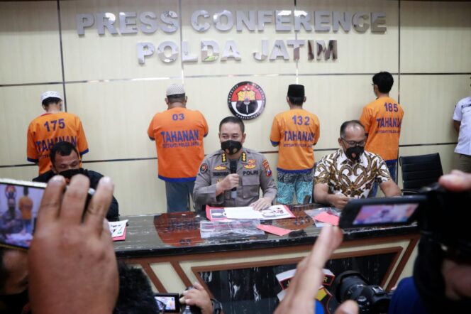 
Ancam Akan Bunuh Menkopolhukam, 4 Orang Asal Pasuruan Dibekuk Polda Jatim
