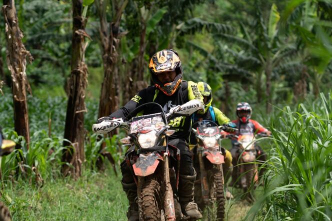 
Lintasi Gunung, Honda CRF150L Buktikan Ketangguhan