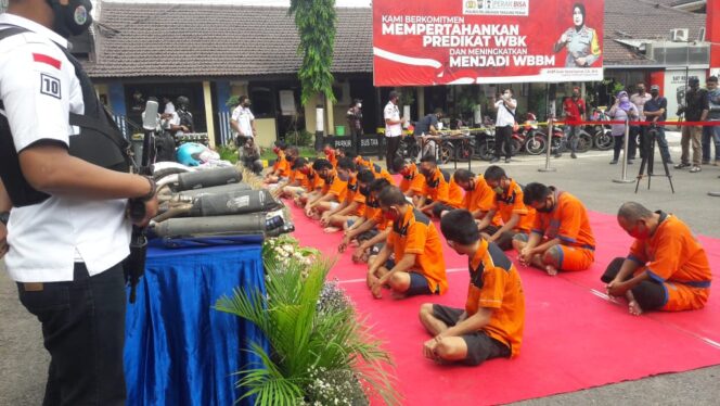 
Polres Tanjung Perak Ungkap 226 Kasus Narkotika Selama 2020