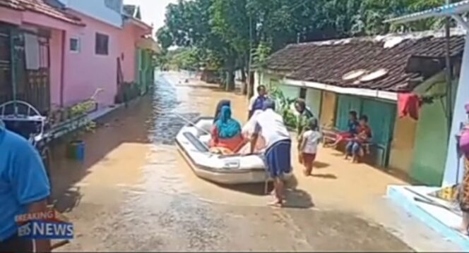
Banjir di Kota Pasuruan Belum Surut, Warga Dievakuasi dengan Perahu Karet