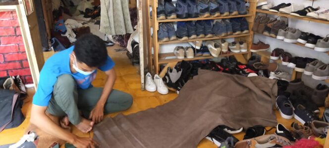 
Jatuh Bangun Berbisnis di Tengah Pandemi, Perajin Sepatu Asal Baujeng Tembus Pasar Internasional