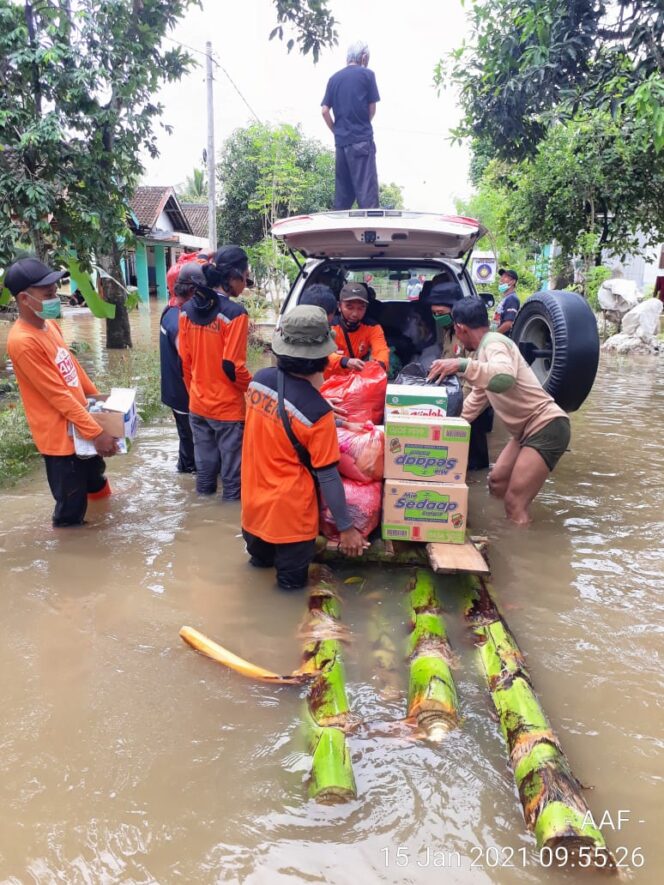 
Ini Upaya PKS Jatim Ringankan Beban Korban Banjir di Jember