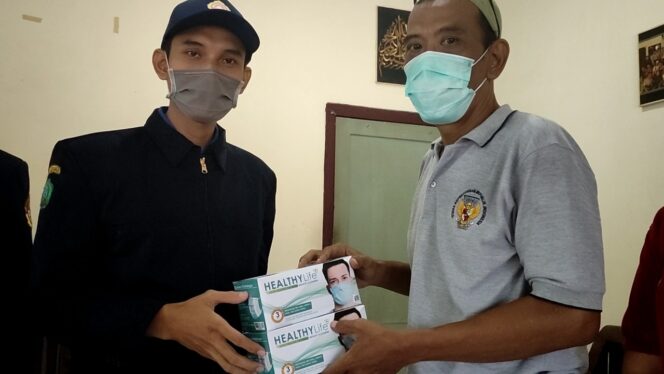 
Pengurus Kartar Krian Berikan APD untuk Jurnalis Sidoarjo