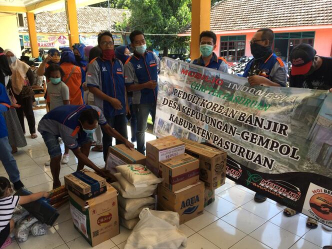
Begini Aksi Solidaritas Komunitas Mobilio Pasuruan Bantu Korban Banjir Kepulungan