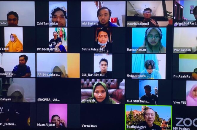 
Di Webinar IMM, Tokoh Muhammadiyah Paparkan Konsep Moderat Islam Wasathiyah untuk Melawan Paham Ekstremisme