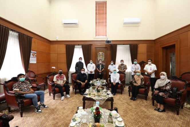 
Jelang Pelantikan, Pengurus AMSI Jatim Audiensi dengan Gubernur Khofifah
