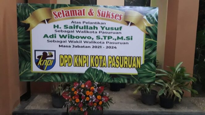 
Jelang Pelantikan Gus Ipul – Mas Adi, Kantor Pemkot Pasuruan Banjir Karangan Bunga