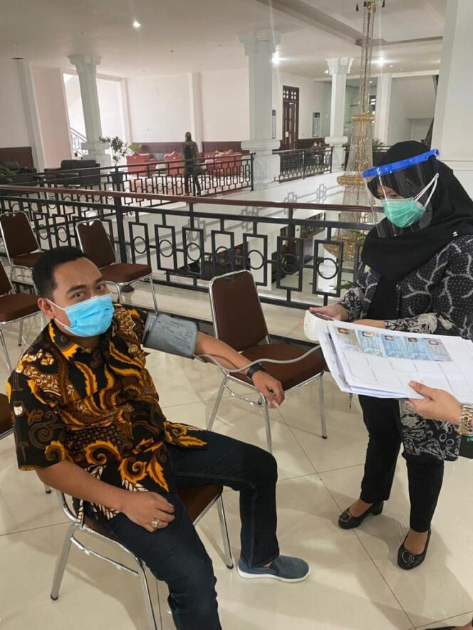 
Ini Kata Politisi Golkar Kota Malang Usai Divaksin