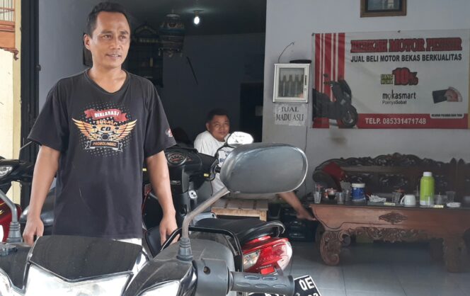
Pedagang Motor Bekas di Probolinggo Rela Sumbangkan Motornya untuk Remaja Penghafal Quran