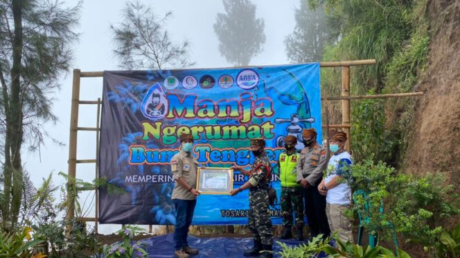 
AQUA Keboncandi dengan Yayasan Satu Daun Galakkan Giat Ngerumat Bumi Tengger