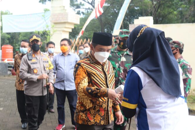 
Tinjau Posko PPKM Mikro di Kota Pasuruan, Wawali  Ingatkan Masyarakat Patuhi Protokol Kesehatan
