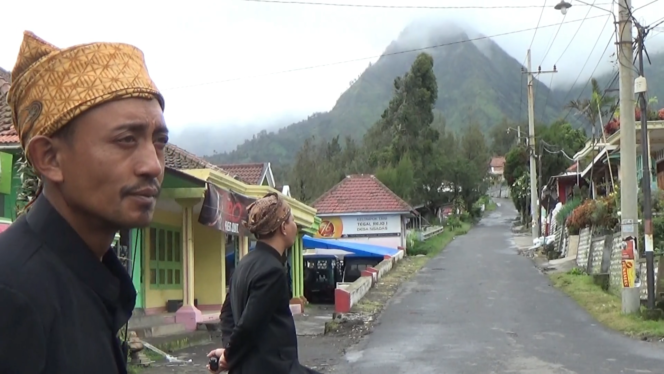 
Umat Hindu Lereng Bromo Probolinggo Gelar Doa Khusus Agar Korona Segera Sirna