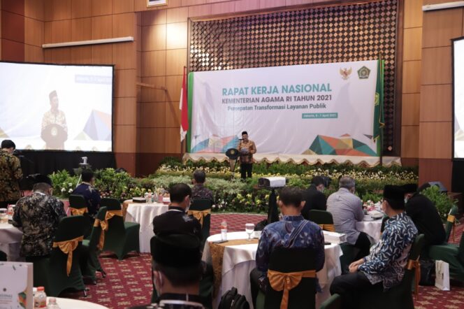 
Tutup Rakernas, Wamenag: Perkuat Moderasi, Percepat Transformasi Layanan Publik