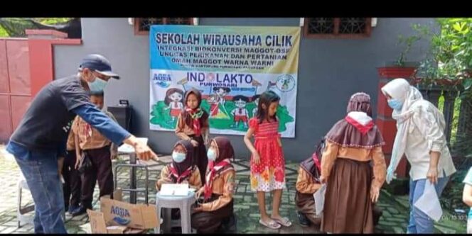 
MI Miftahul Ulum Gelar Studi Life Skill di Omah Maggot Warna Warni