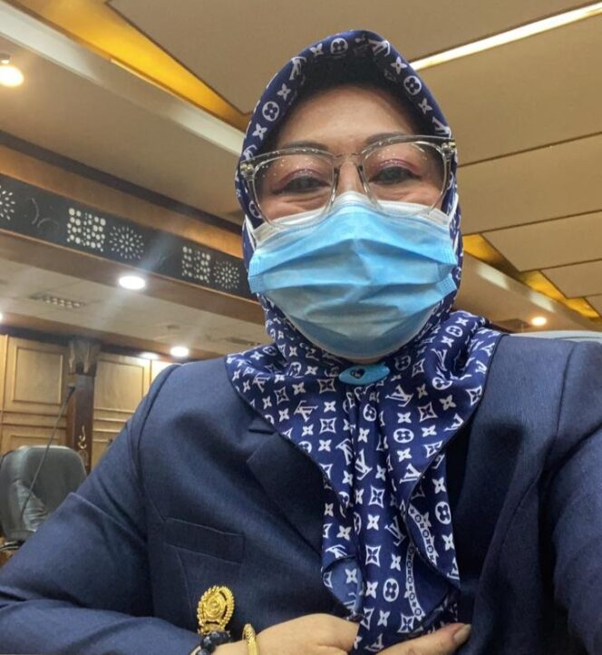 
Kartini Masa Kini, Peran Ganda Perempuan dalam Dunia Politik dan Keluarga