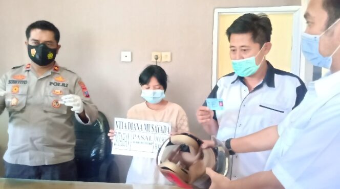 
Tertangkap Tangan Bawa Sajam dan Sabu, Pasutri Ini Akan Rayakan Lebaran di Penjara