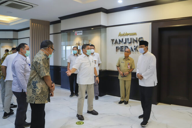 
Gus Ipul Canangkan Wisata Bahari di Pelabuhan Kota Pasuran