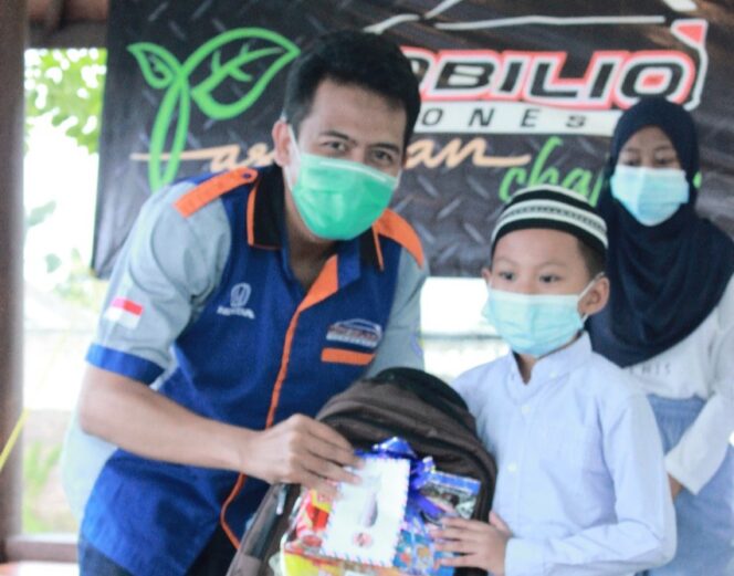 
Komunitas Mobilio Indonesia Chapter Pasuruan Berbagi Kebahagiaan Bersama Anak Yatim Piatu