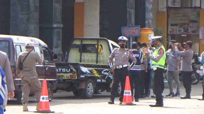 
Antisipasi Penyebaran Covid-19, Polres Probolinggo Kota Perpanjang Penyekatan hingga 24 Mei