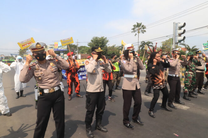 
Kampanyekan Bahaya Covid-19 Masih Mengancam, Polres Pasuruan Gandeng Musisi Dangdut Cak Sodiq