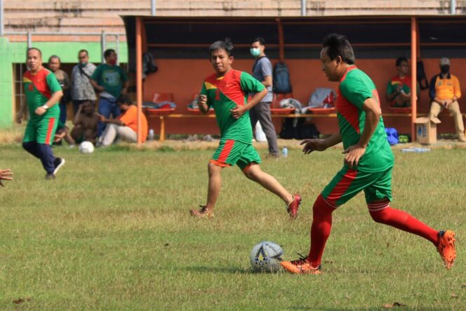 
Lewat Laga Persahabatan, PWI Pasuruan “Hajar” Kejari dengan Skor 3-2