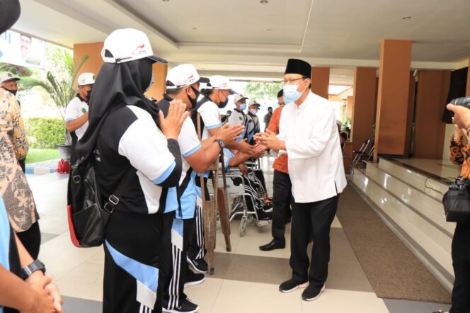 
Lepas Keberangkatan Kontingen Paralimpic Kota Pasuruan, Ini Pesan Gus Ipul Pada Semua Atlet