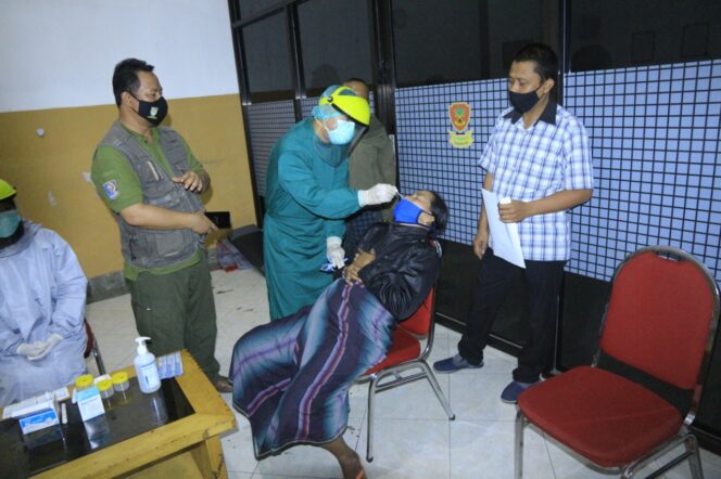 
Sejumlah PSK Terjaring Razia Satpol PP Kota Probolinggo Langsung Diswab Antigen