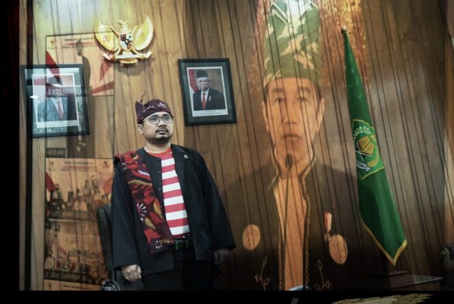 
Kenakan Pesa’an di Hari Lahir Pancasila, Gus Yaqut Ingin Teladani Kegigihan Orang Madura