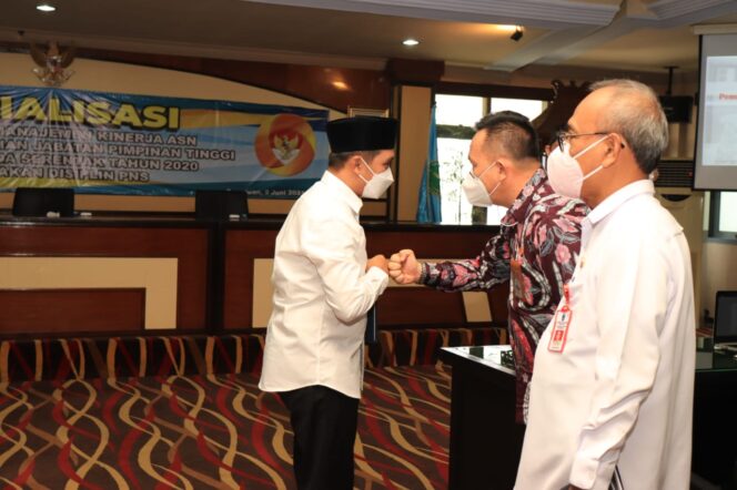 
Tanamkan Jiwa Profesionalitas, Mas Wawali Ajak ASN Miliki Mindset Pelayan Publik yang Baik