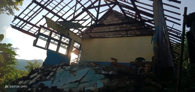 
Tiga Kelas SDN di Probolinggo Rusak Diterjang Tanah Longsor
