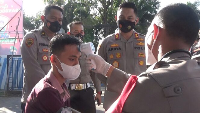 
Percepat Program Vaksin, Polres Probolinggo Gelar Vaksin Gratis di Satpas