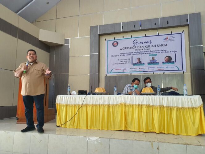 
Pengurus AMSI Pusat Beri Kuliah Umum di Jurusan Jurnalistik UHO, AMSI Sultra MoU dengan FISIP