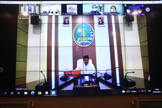
Talkshow Bersama Uniwara, Gus Ipul-Mas Adi Ajak Kampus Sinergi Dengan Pemkot Pasuruan