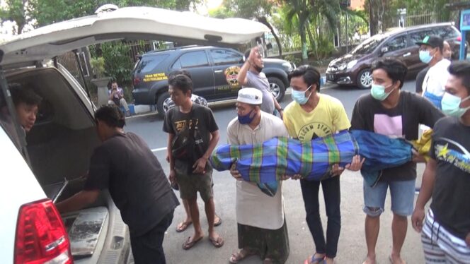 
Pemuda Tenggelam Saat Mandi Laut