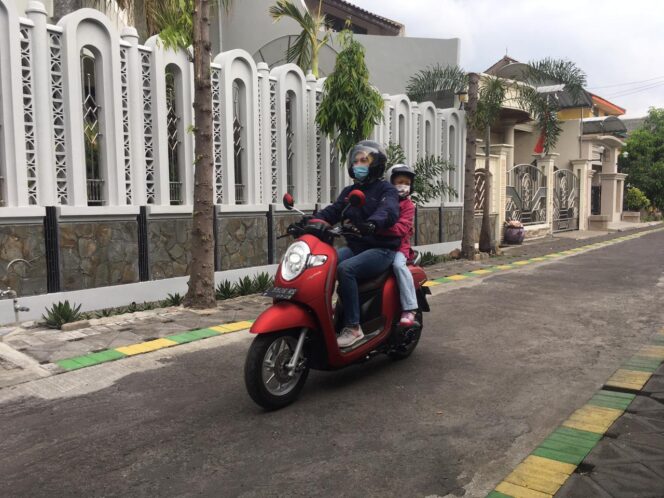 
Wajib Diperhatikan, Ini Tips Cari_Aman Berkendara Motor Bersama Anak