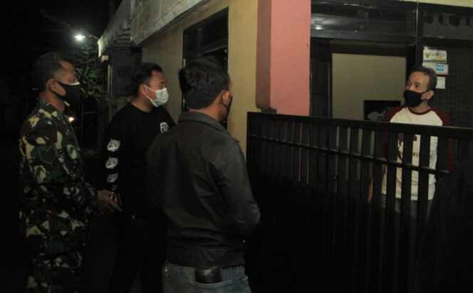 
Batman di Mayangan, Membantu Warga Isoman