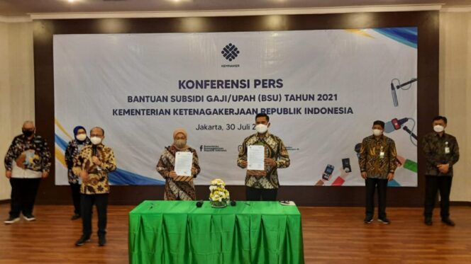 
Pemerintah Kembali Salurkan Bantuan Subsidi Upah pada Pekerja Patuh Kepesertaan Jamsostek