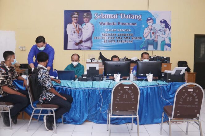 
Pelajar SMA dan SMK di Kota Pasuruan Antusias Ikut Vaksinasi