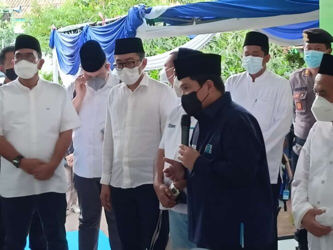 
Erick Thohir dan Faisol Riza Tinjau Sentra Vaksin di Pasuruan