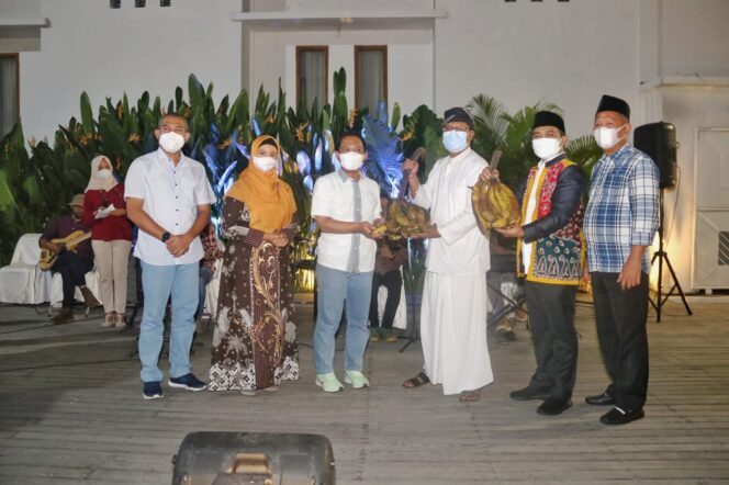 
Gus Ipul Berbagi Pengalaman Kerja dengan Bupati Lumajang