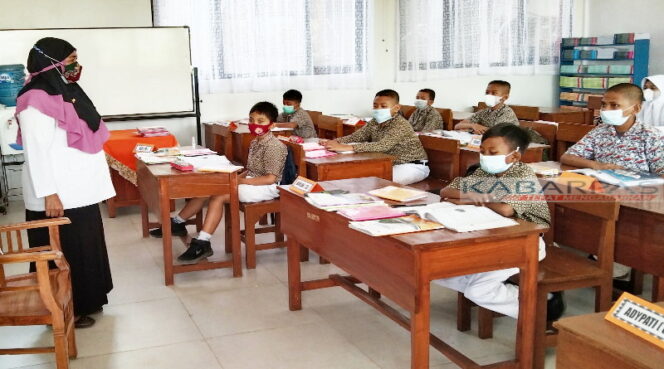 
Begini Suasana Hari Pertama Pembelajaran Tatap Muka di Pasuruan