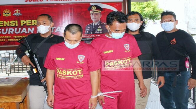 
Tim Resmob Polres Pasuruan Kota Ringkus Pelaku Pemalsuan Surat Rapid Test Antigen