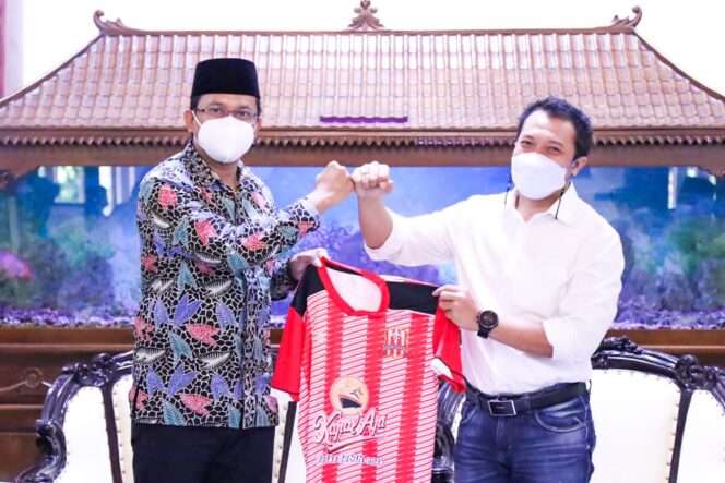 
Lama “Mati Suri”, Bupati Gus Muhdlor Dukung Deltras Bangkit Lagi Harumkan Nama Sidoarjo