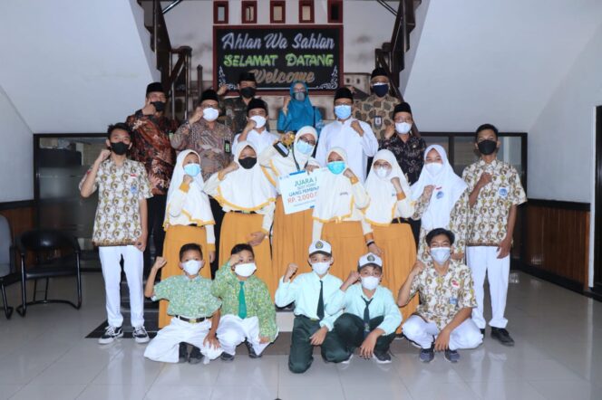 
Gus Ipul Dukung Tim Robotik Madrasah Kota Pasuruan Berkompetisi di Tingkat Nasional