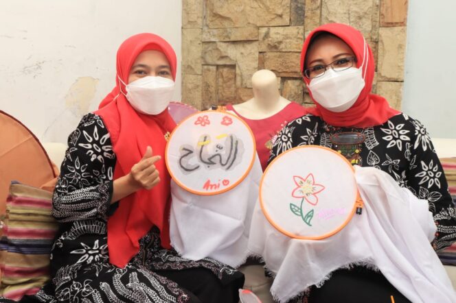 
Ini Cara Dekranasda Kota Pasuruan Support IKM di Tengah Pandemi