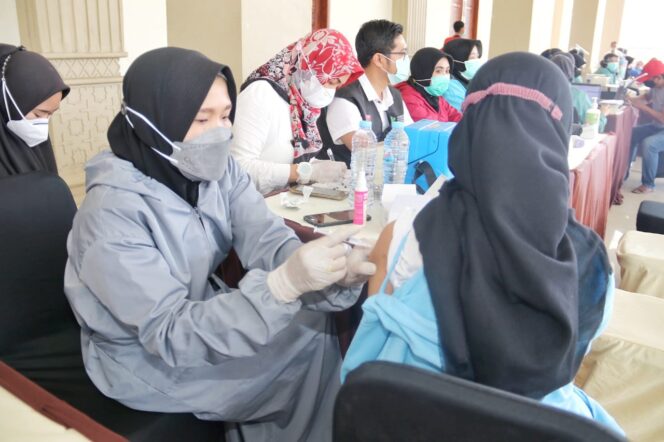 
Gencarkan Vaksinasi, Gus Ipul Optimis Kota Pasuruan Satu Bulan Kedepan Zona Hijau