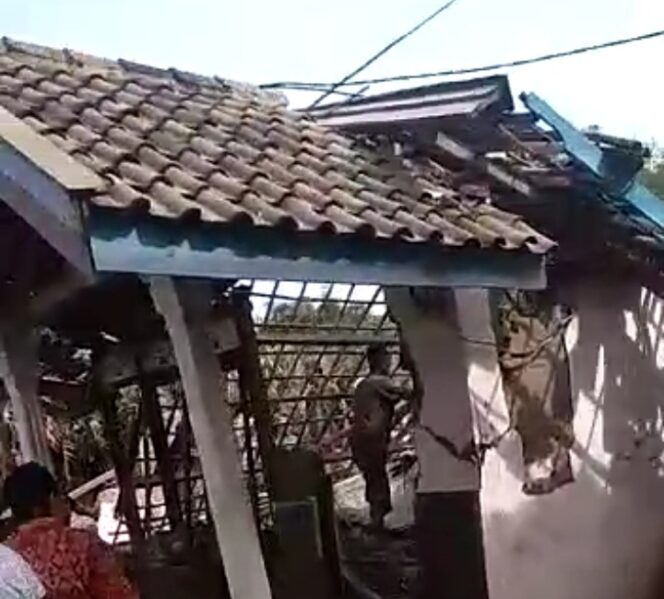 
Begini Suasana Rumah Warga yang Terkena Ledakan di Pekangkungan Pasuruan