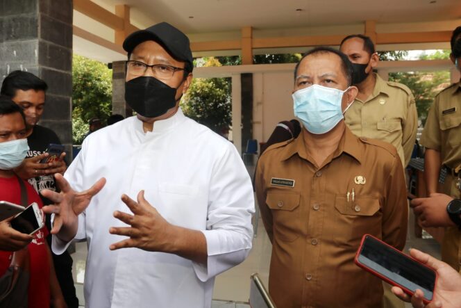
Pemkot Pasuruan Salurkan Bantuan pada Pengusaha Kecil